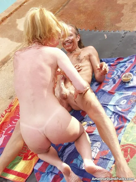 Blonde PAWG Gets Muddy by the Pool Before a Blowjob – photo 10 of 21