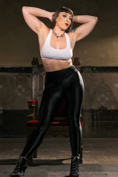 Mistress Kara: Curvy Athletic MILF Shows Off Muscles in Latex Leggings – photo 13 of 14