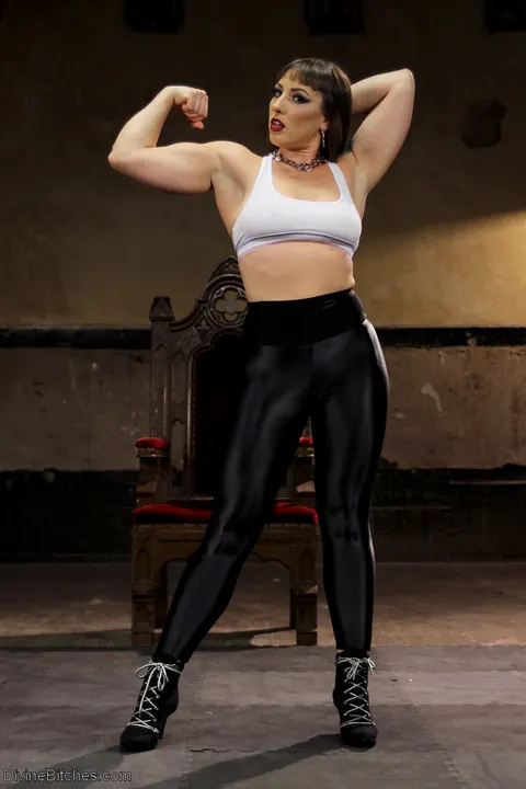 Mistress Kara: Curvy Athletic MILF Shows Off Muscles in Latex Leggings – photo 7 of 14