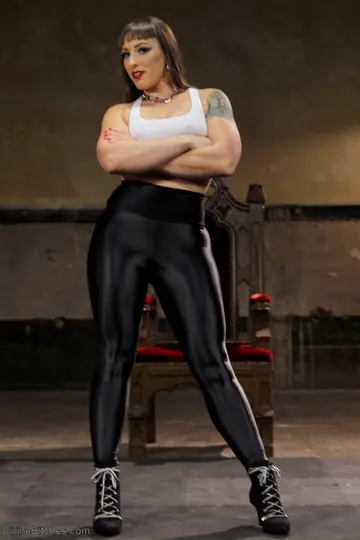 Mistress Kara – Curvy Athletic MILF Shows Off Muscles in Latex Leggings