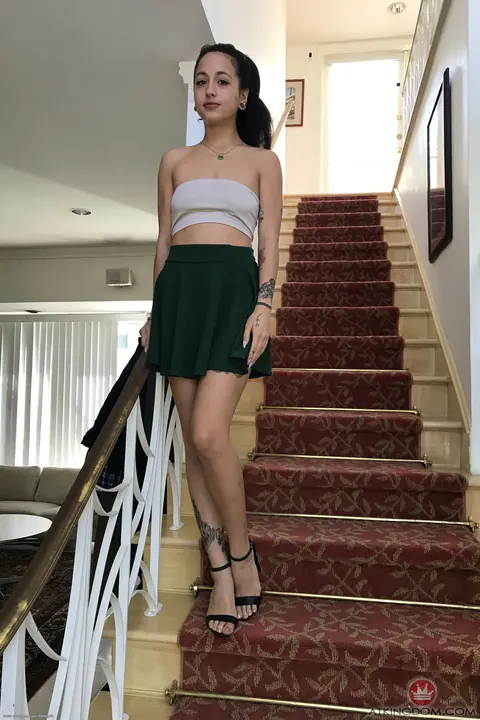 Mi Ha Doan: Thick Asian Brunette Spreads Her Pussy and Shows Her Feet – photo 11 of 20