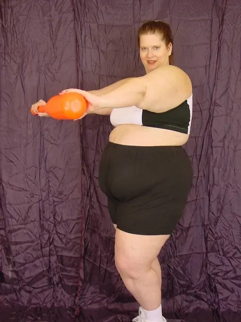 Busty BBW Masturbates with a Baseball Bat Dildo – photo 9 of 20