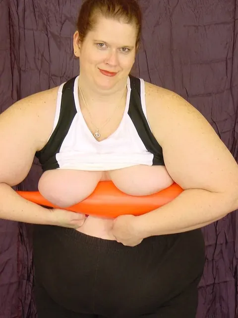 Busty BBW Masturbates with a Baseball Bat Dildo – photo 20 of 20