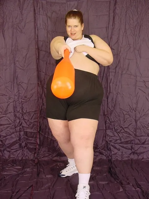 Busty BBW Masturbates with a Baseball Bat Dildo – photo 2 of 20