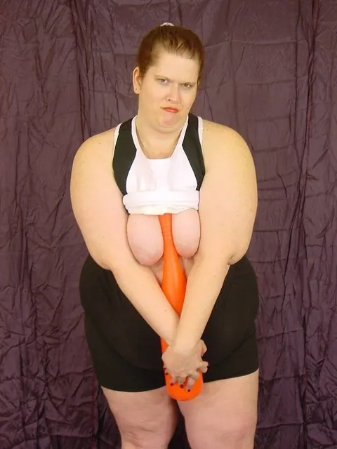 Busty BBW Masturbates with a Baseball Bat Dildo – photo 16 of 20