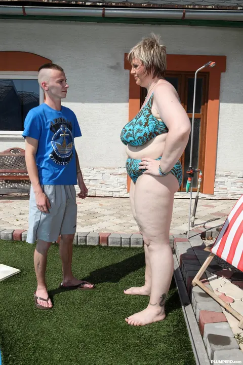 MILF in a Bikini Facesits and Gets Fucked by the Pool – photo 2 of 15