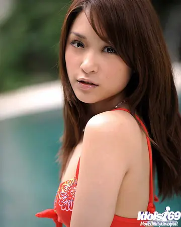 Mihiro Taniguchi – Thick Japanese Brunette Strips Out of Her Bikini by the Pool