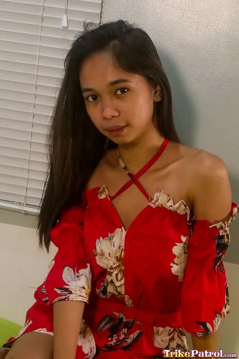 Petite Filipina Poses Nude Showing Her Slim Body – photo 2 of 20