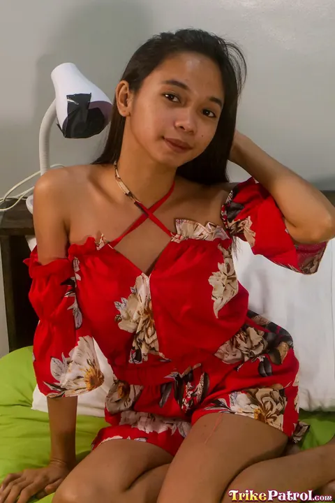 Petite Filipina Poses Nude Showing Her Slim Body – photo 1 of 20