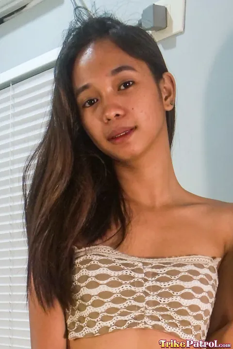 Petite Filipina Poses Nude Showing Her Slim Body – photo 6 of 20