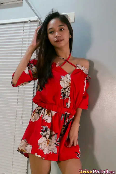 Petite Filipina Poses Nude Showing Her Slim Body – photo 4 of 20
