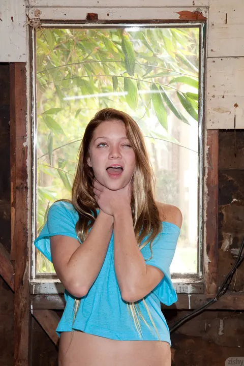 Jessie Andrews: Redhead with Natural Tits Shows Her Boobs and Ass Outdoors – photo 3 of 11