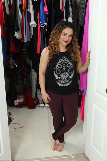 Drew Jones – Curvy Spanish MILF Undresses and Spreads Her Hairy Bush