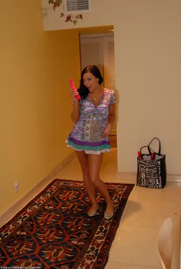 Ivy Winters – Brunette PAWG in Shorts Fucks and Plays with a Dildo