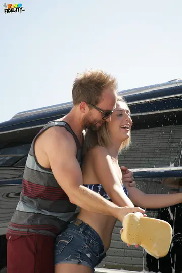 Kelly Greene – Slim Blonde PAWG Sucks and Gets Fucked Anal at the Car Wash