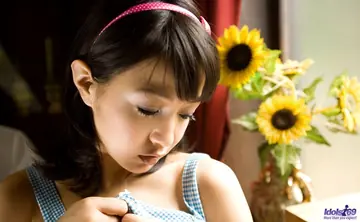 Nana Nanami – Japanese MILF Strips Out of Her Panties and Poses Nude