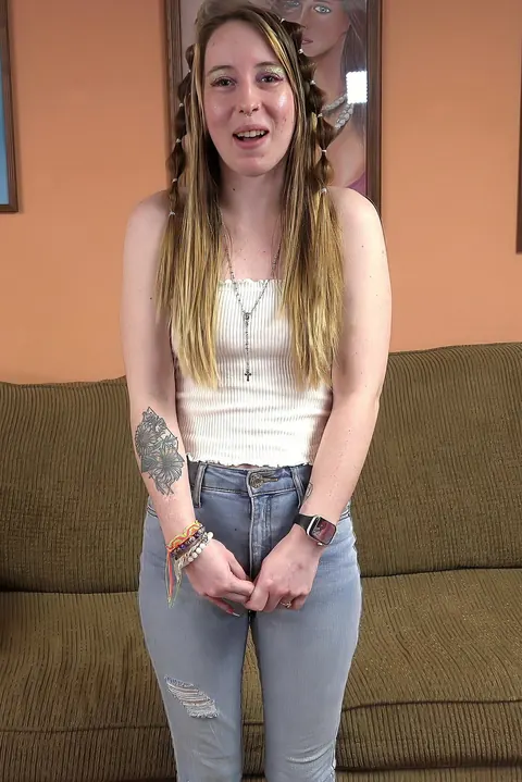 Melanie Sugar: Petite Latina Amateur in Jeans Gives a Deepthroat Blowjob – photo 2 of 21