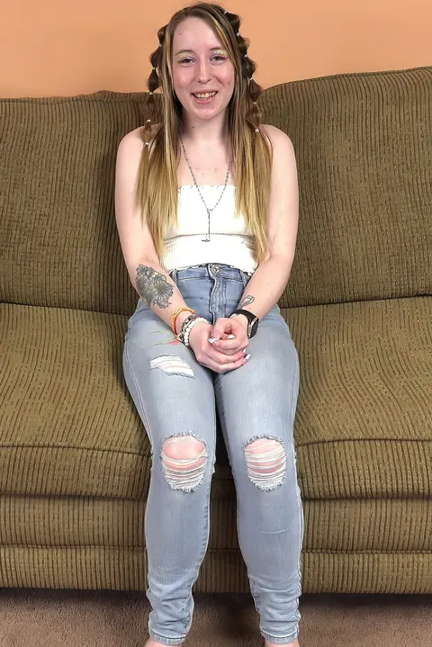 Melanie Sugar: Petite Latina Amateur in Jeans Gives a Deepthroat Blowjob – photo 1 of 21