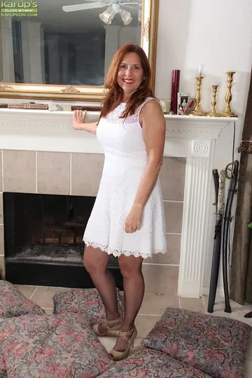 Bobby Jackson – Mature Brunette with Big Natural Tits Strips Out of Her Lingerie and Pantyhose