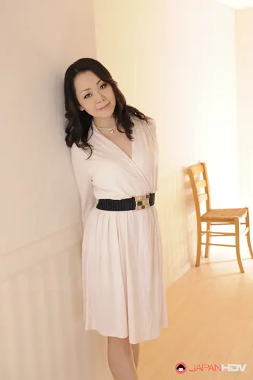 Yuna Yamami – Japanese Brunette Spreads Her Hairy Bush in a Skirt and Heels