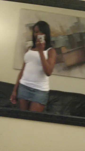 Ebony MILF Lifts Her Skirt in a Mirror Selfie