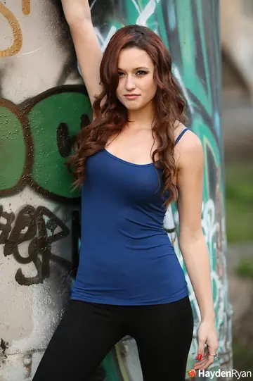 Hayden Ryan – Thick Redhead Amateur Pulls Black Leggings Over Her Thong Outdoors