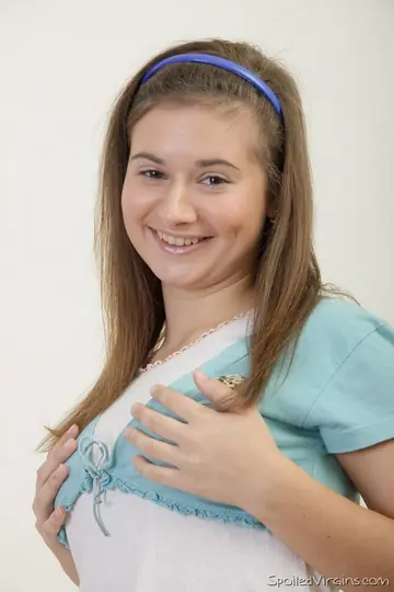 Vika Volkova – European Brunette Fucks in Jeans and Takes a Facial