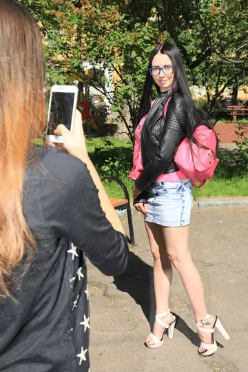 Veronica Snezna – Russian Lesbians Share a Dildo and Lick Pussy Outdoors