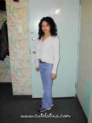 Thick Indian MILF Strips Out of Her Lingerie in the Bedroom