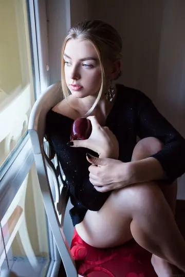 Daniel Sea – Blonde with Big Natural Tits Strips Out of Her Panties on a Beach Chair