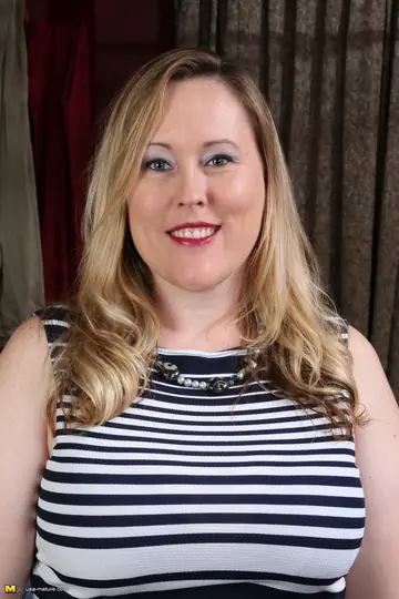 Blonde BBW Reveals Her Sagging Tits in Lingerie and Pantyhose