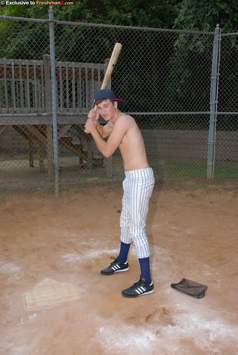 Guy Jerks Off Outdoors Until He Cums – photo 5 of 21
