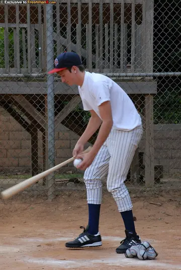 Guy Jerks Off Outdoors Until He Cums