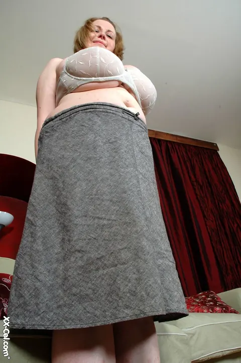 Anna Beck: Chubby Brunette MILF Strips and Flaunts Her Huge Natural Tits – photo 5 of 20
