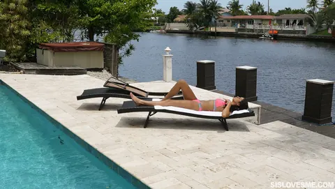 Vienna Black: Latina Brunette Gives a Handjob and Takes a Facial Outdoors – photo 11 of 19