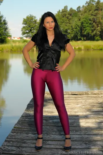 Desy – Thick German MILF Flaunts Her Big Tits in Yoga Pants Outdoors
