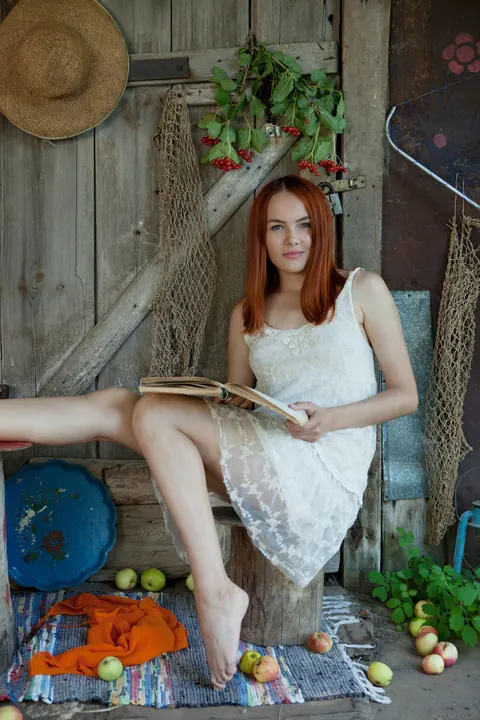 Pale Ukrainian Redhead Poses Nude – photo 2 of 21