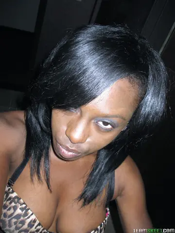 Jelly Sweets – Short-Haired Ebony Babe Shows Her Big Natural Tits in Selfie