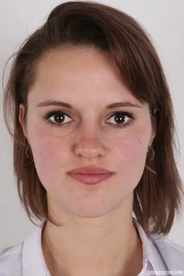 Czech Amateur Undresses Out of Her Jeans at the Casting