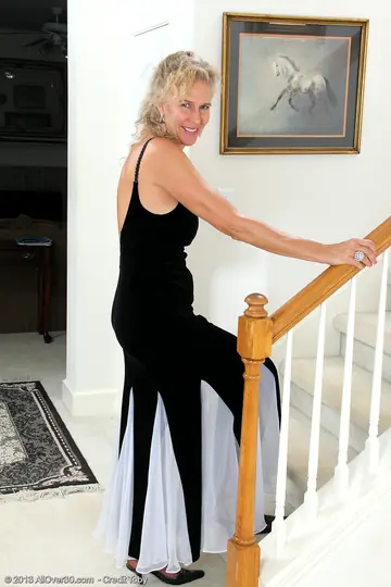 Cally Jo – Busty British MILF Spreads Her Hairy Pussy in Stockings and Panties