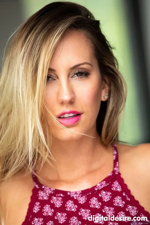 Brett Rossi: Blonde with Big Enhanced Tits Poses and Undresses – photo 1 of 21