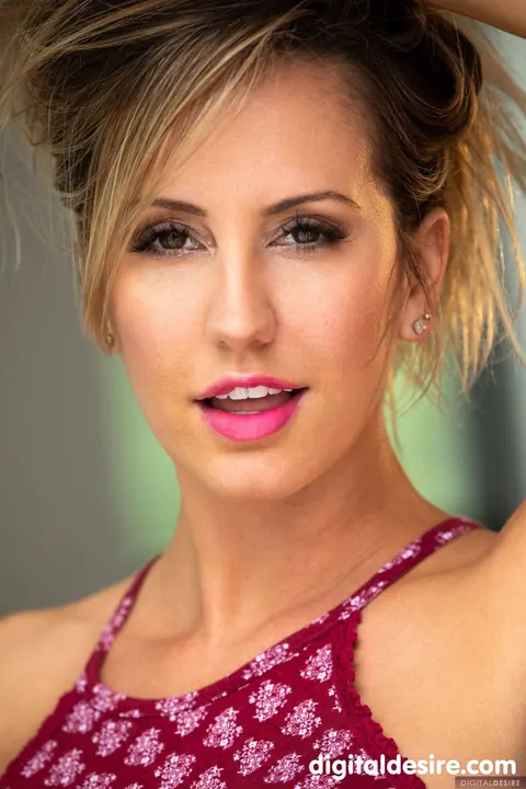 Brett Rossi: Blonde with Big Enhanced Tits Poses and Undresses – photo 3 of 21