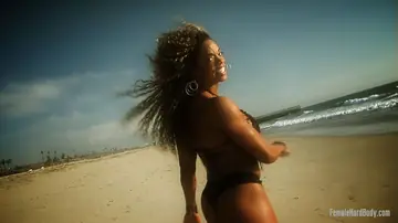 Alexis Ellis – Ebony MILF Oils Her Big Ass on the Beach