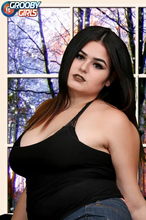Thick Trans Woman with Big Tits Poses Nude – photo 3 of 15