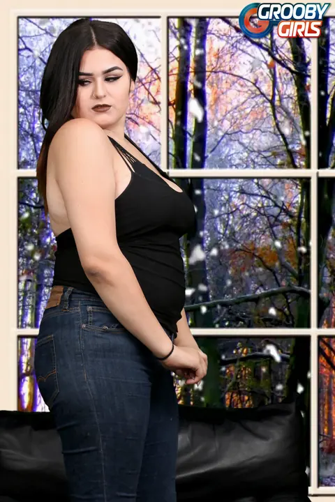 Thick Trans Woman with Big Tits Poses Nude – photo 1 of 15