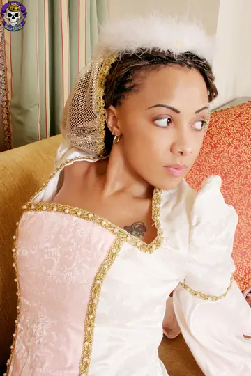 Sun Karma – Slim African MILF Strips Out of Her Cosplay Costume