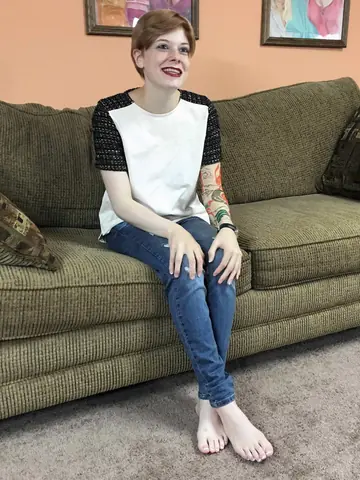 Redhead PAWG in Jeans Sucks Small Cock to Cumshot