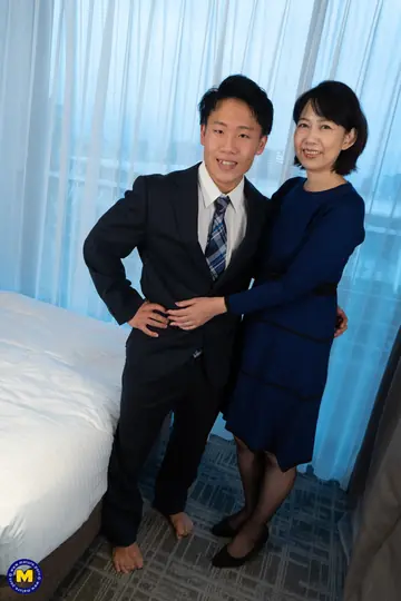 Mature Japanese Woman Sucks Cock and Takes Anal Doggy Style