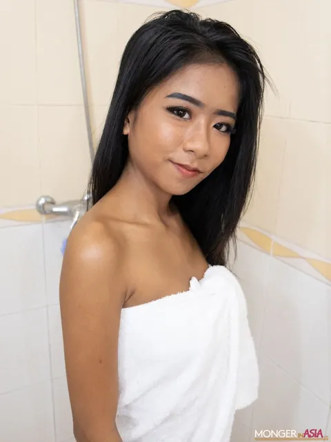 Petite Thai Brunette Spreads Her Shaved Pussy in the Bathroom – photo 1 of 20
