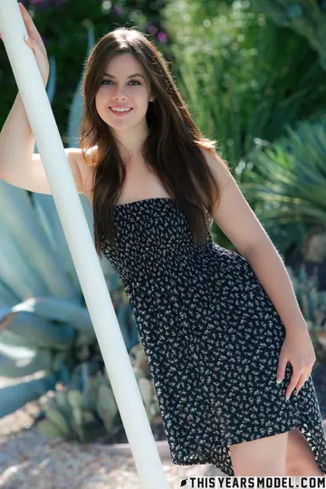 PAWG in a Skirt Bares Her Ass in the Garden